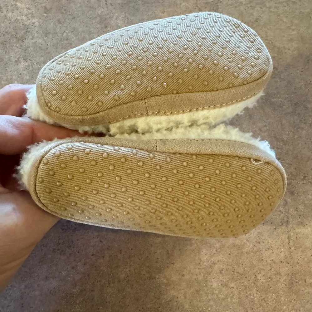 Old Navy Cozy Sherpa Infant Bootie Slippers Cream, 6-12m